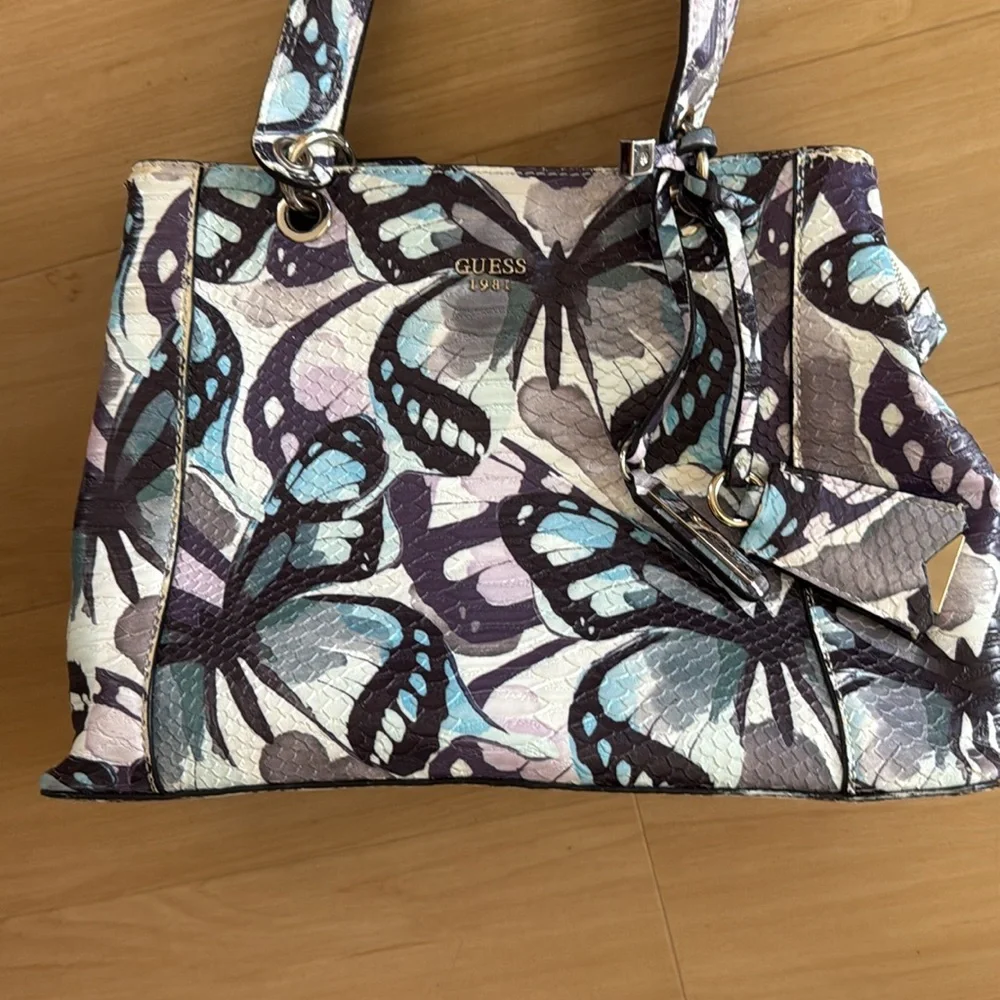 GUESS FLUTTER PASTEL COLOR BUTTERFLY LARGE PURSE BAG 2 COMPARTMENTS W/ POCKETS - Picture 2 of 16
